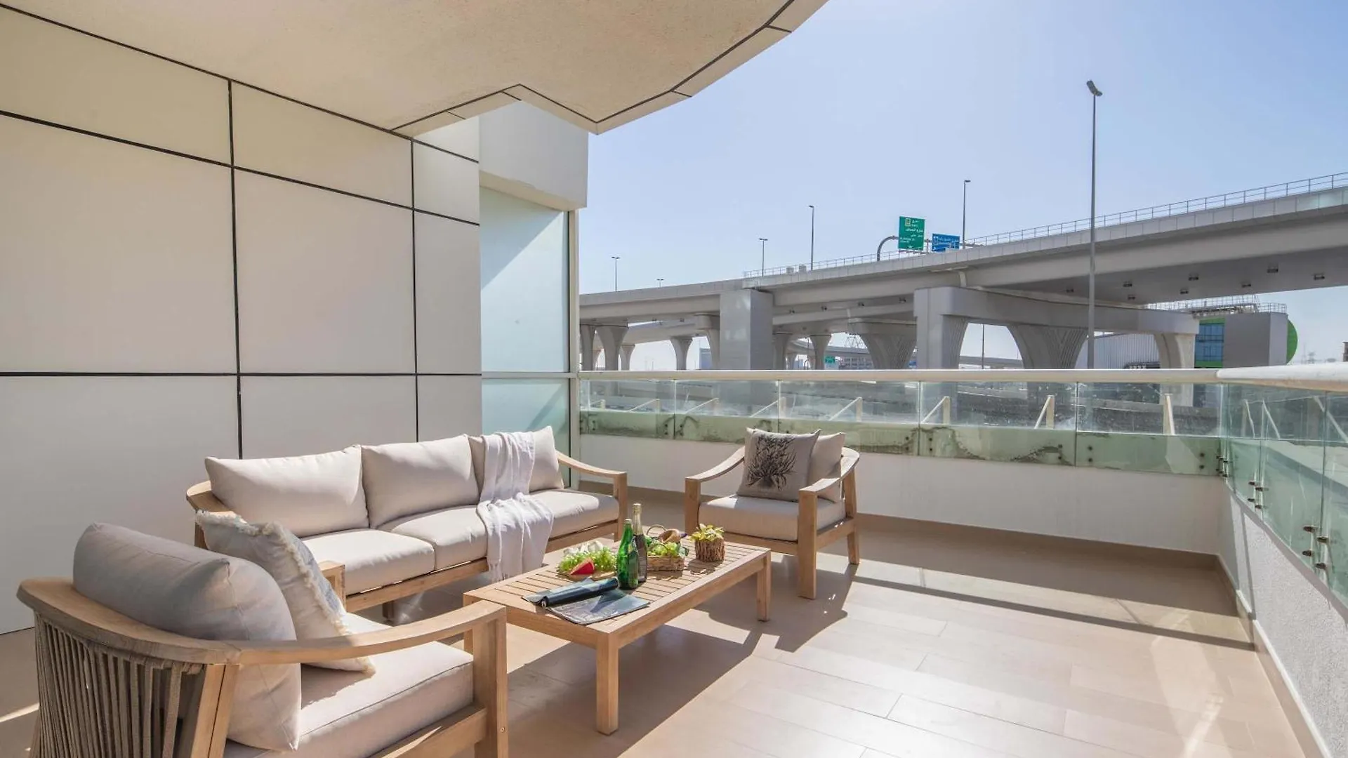 Frank Porter - Zen Tower Dubai Apartment