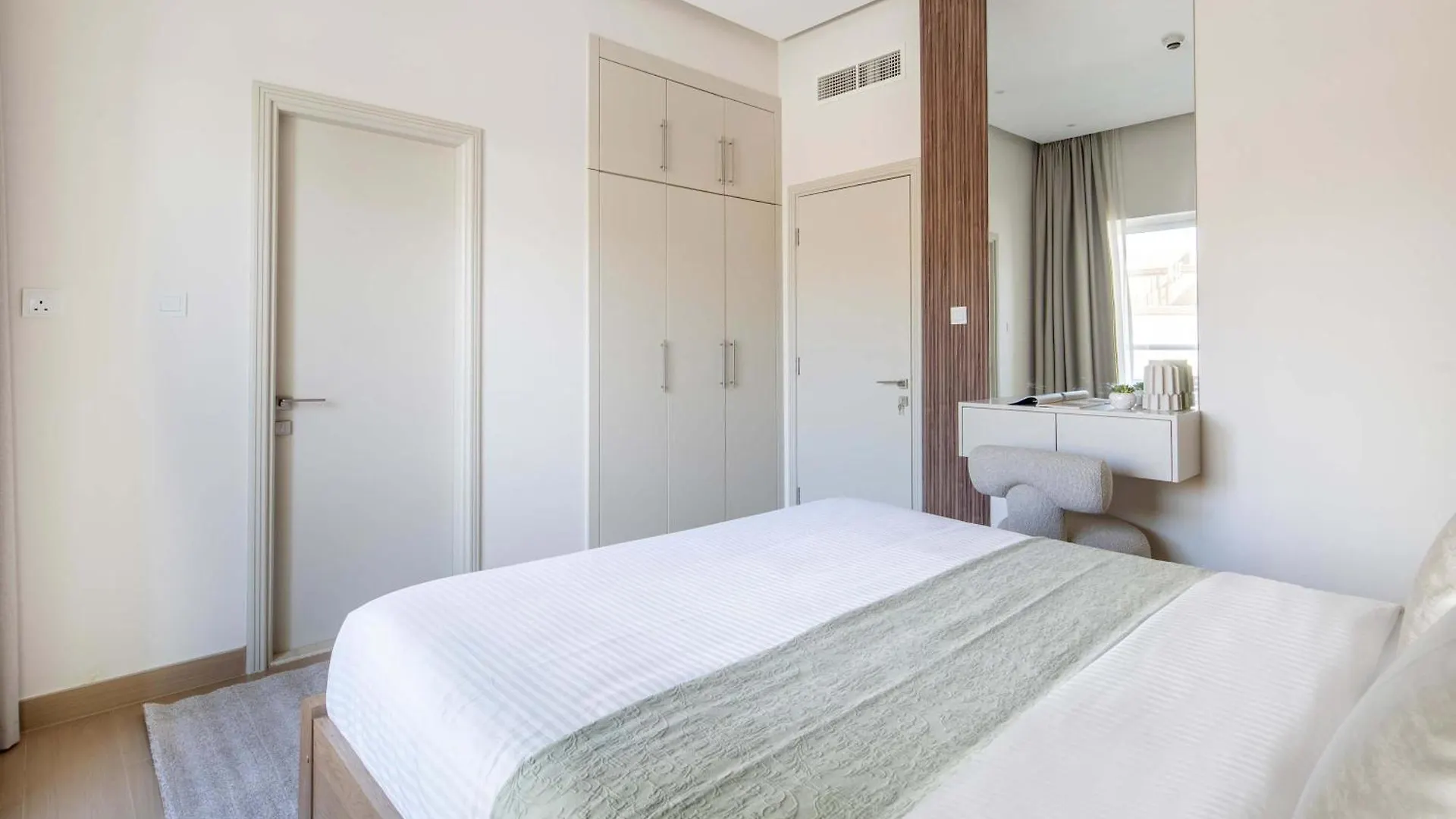Frank Porter - Zen Tower Dubai 0*,  United Arab Emirates